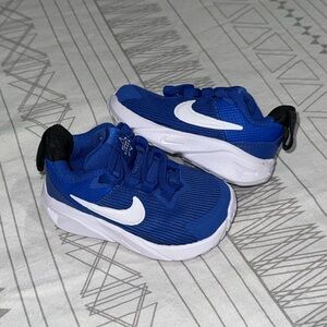Nike size 4 youth / toddler shoes, kids, blue